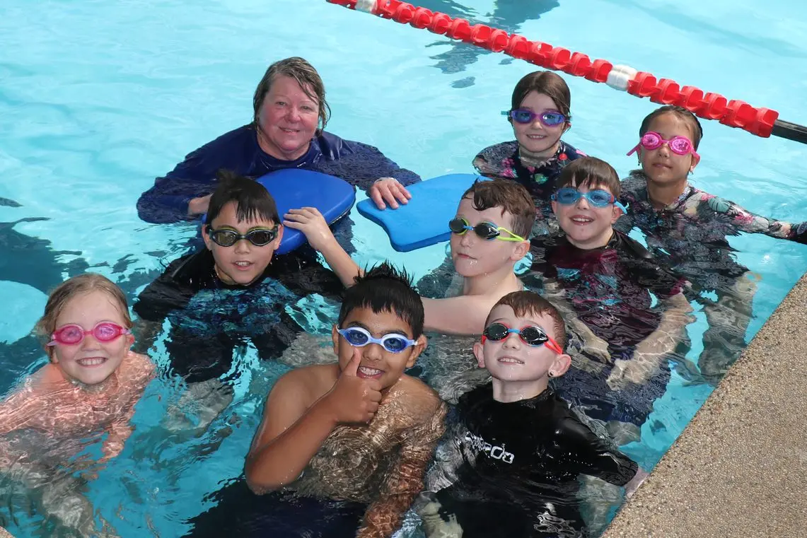 Michelle Thomas of Michelle\\'s Swim School with CPS students at the Cooma Swim Centre. 