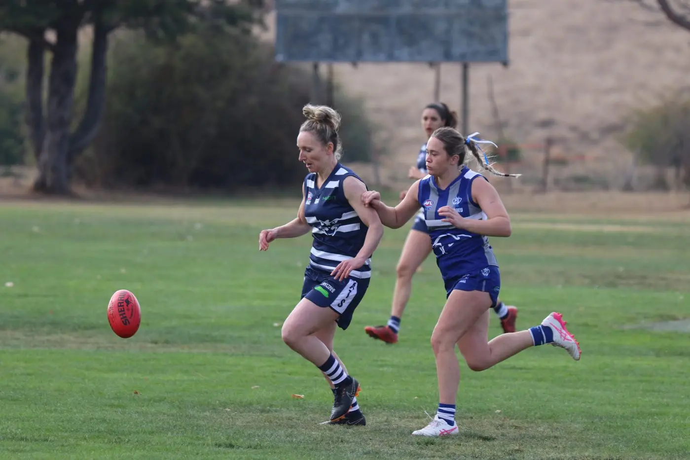 Camilla Searle produced one of the great goals, kicking the ball all the way from the centre bounce to within 30 metres of the goal. Searle then kicked the ball off the ground to score a memorable goal, in her debut game.