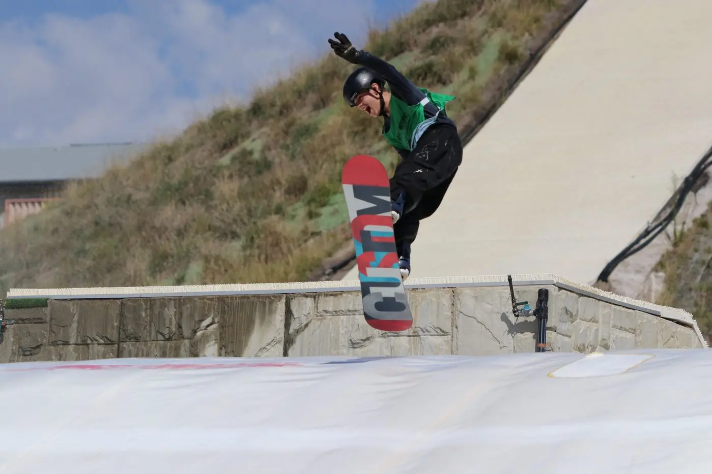 DEVELOPMENT: Young snowboarders and skiers took advantage of the Snowy Australia open day at the National Snowsports Training Centre on Saturday. PHOTOS: Nathan Thompson
