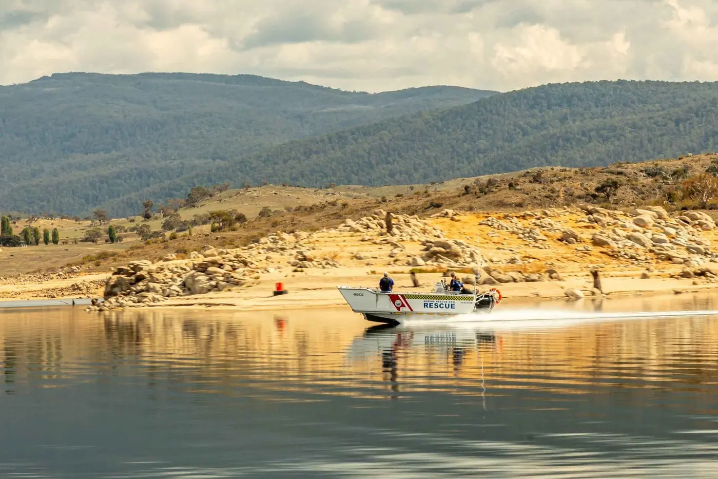 HOLIDAY SEASON: As more boaters head to the Snowy Mountains for the school holiday period, Marine Rescue NSW is urging them to be safe on the water and prepared before heading out. PHOTO: Marine Rescue Alpine Lakes