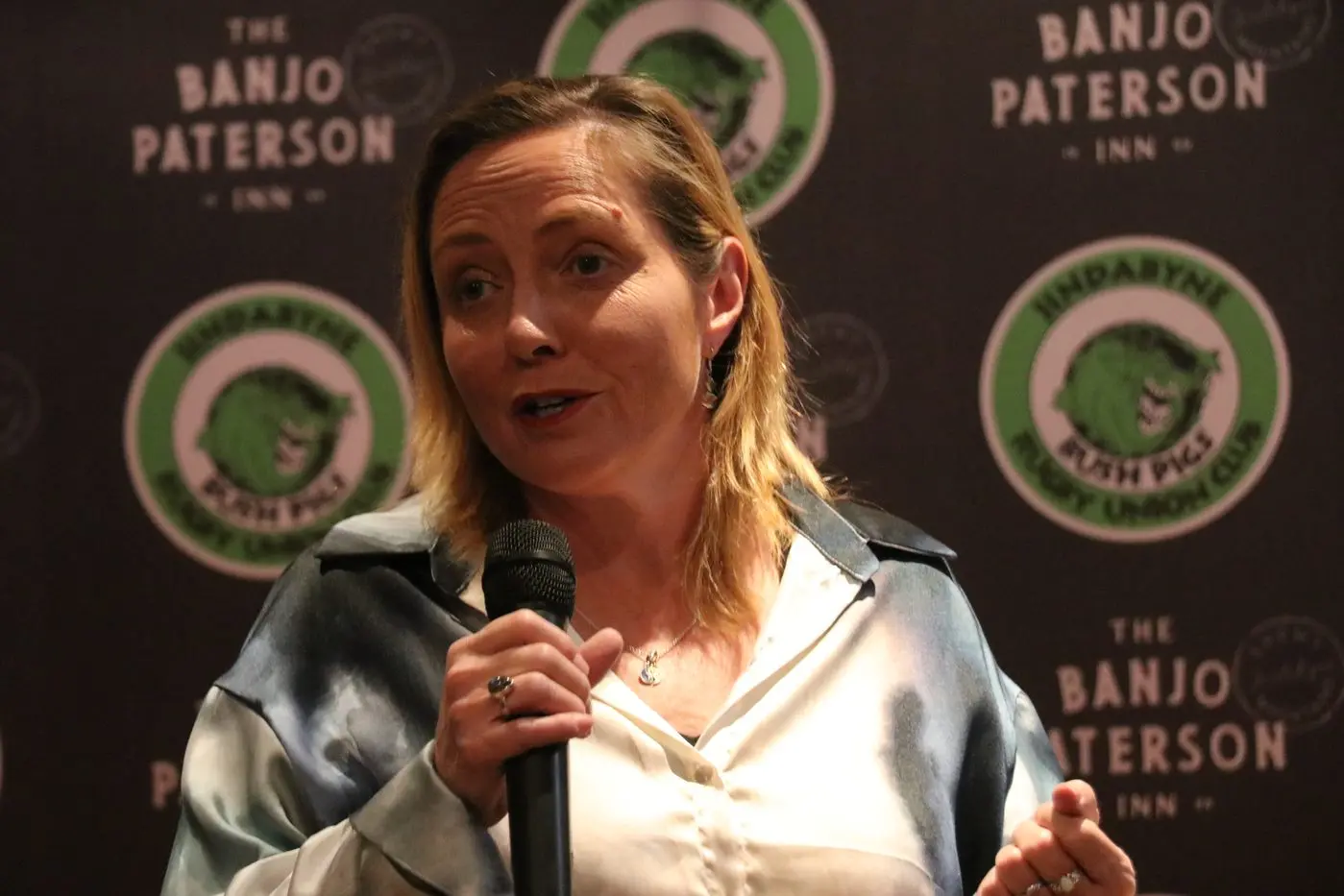 FUNDRAISING: Disabled Wintersport Australia president Melinda Brown thanked the Jindabyne Bushpigs and wider Snowy Mountains community for supporting the organisation. PHOTOS: Nathan Thompson