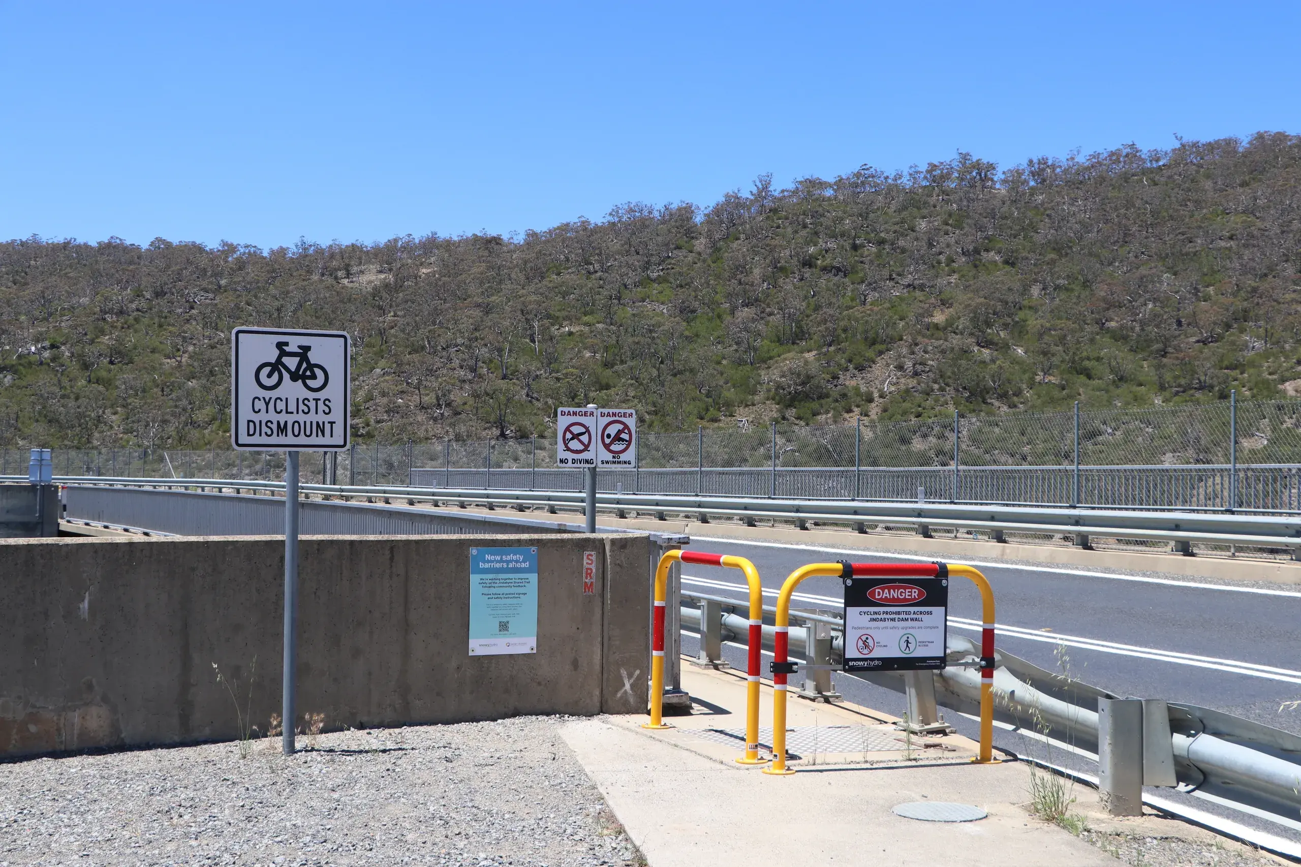 <p>SAFE ACCESS: Jindabyne dam wall barriers and signage will remain in place as work progresses to make access safer. PHOTOS: Trista Heath</p>\\n
