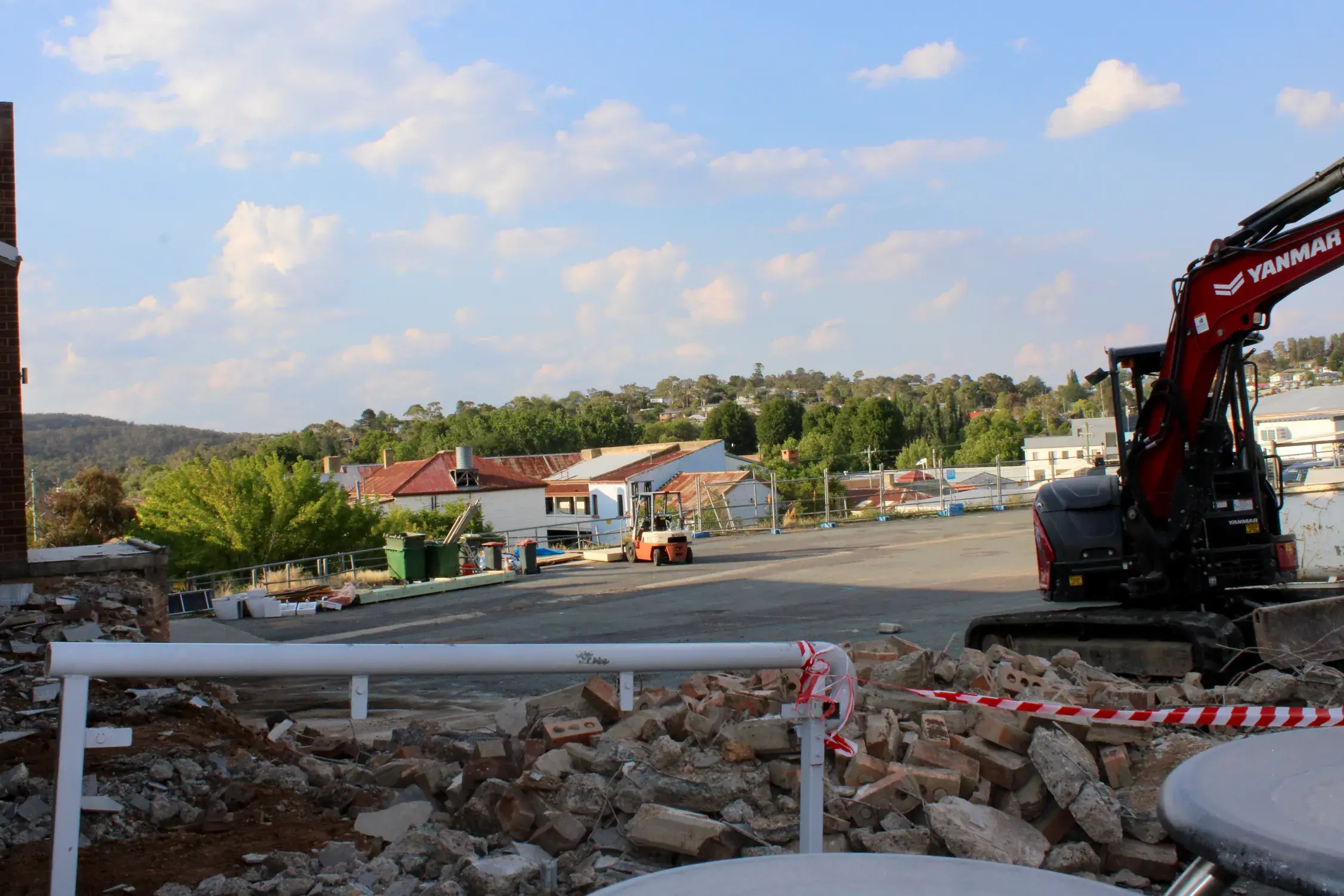 <p>UPGRADES: The rear car park at the Cooma Ex-Services Club is now a construction zone. PHOTO: Melinda Cairns Hack</p>\\n