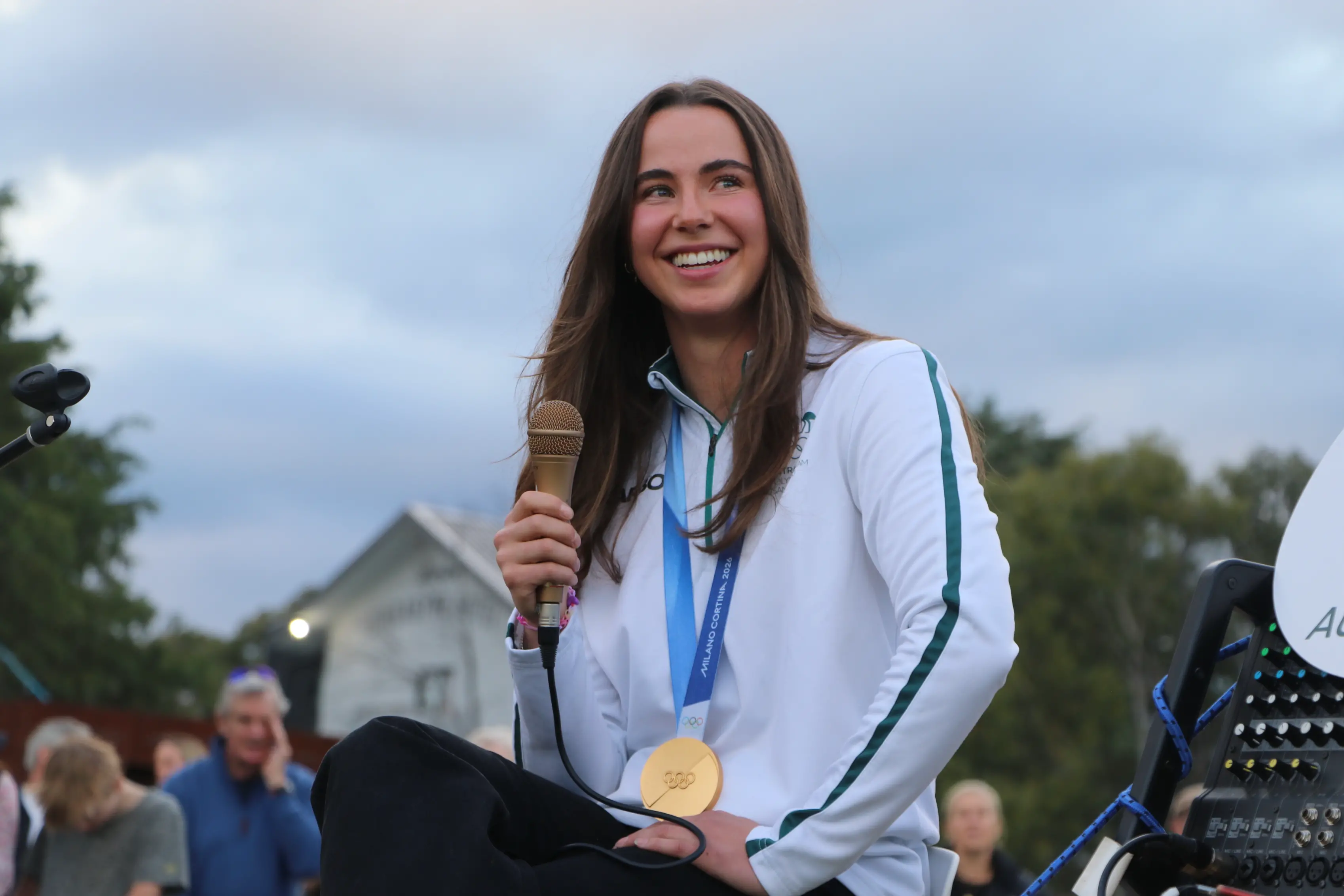 A hero's welcome for Jindy Olympic gold medallist Josie Baff