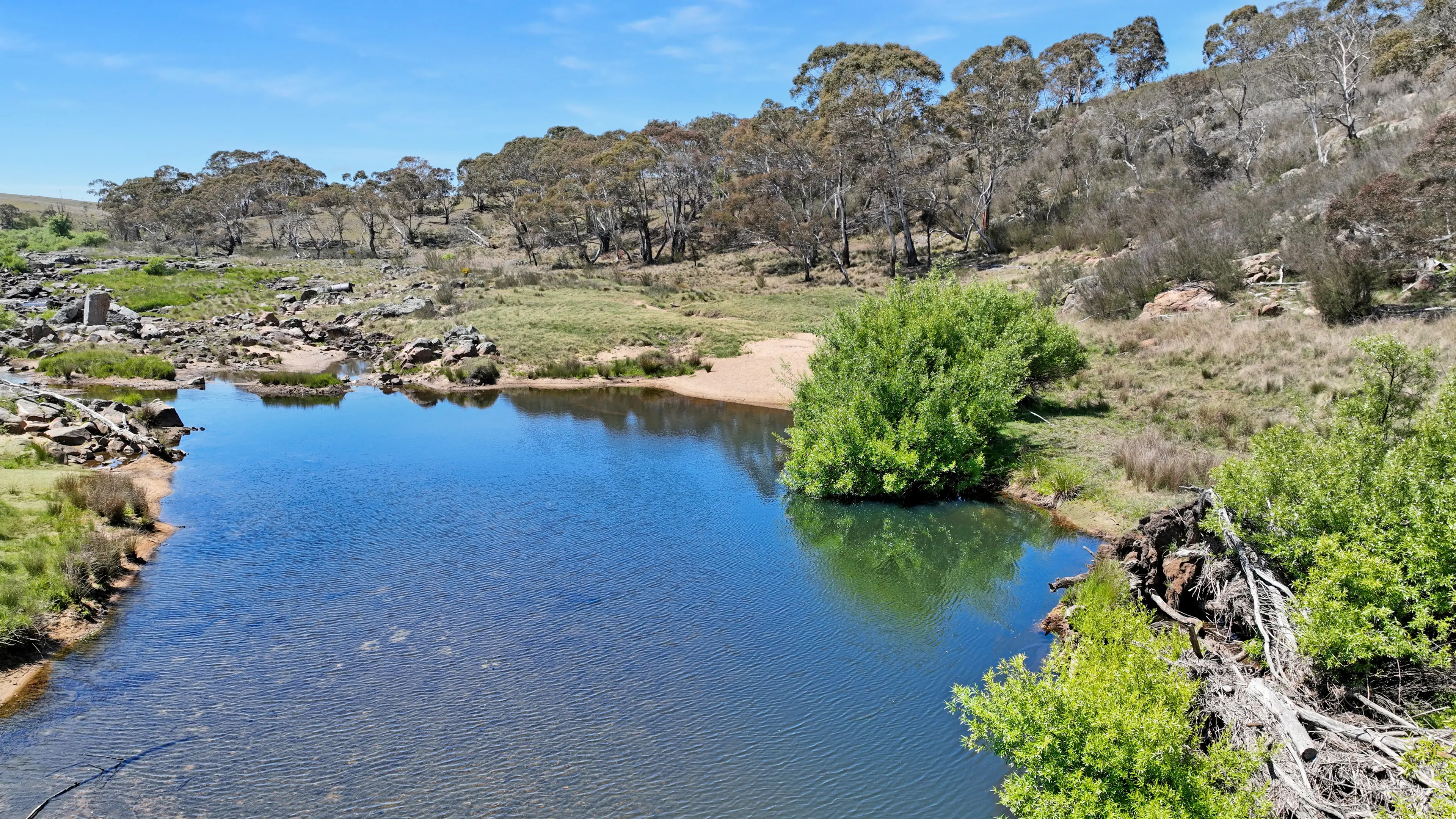 River frontage, acreage minutes from Bombala
