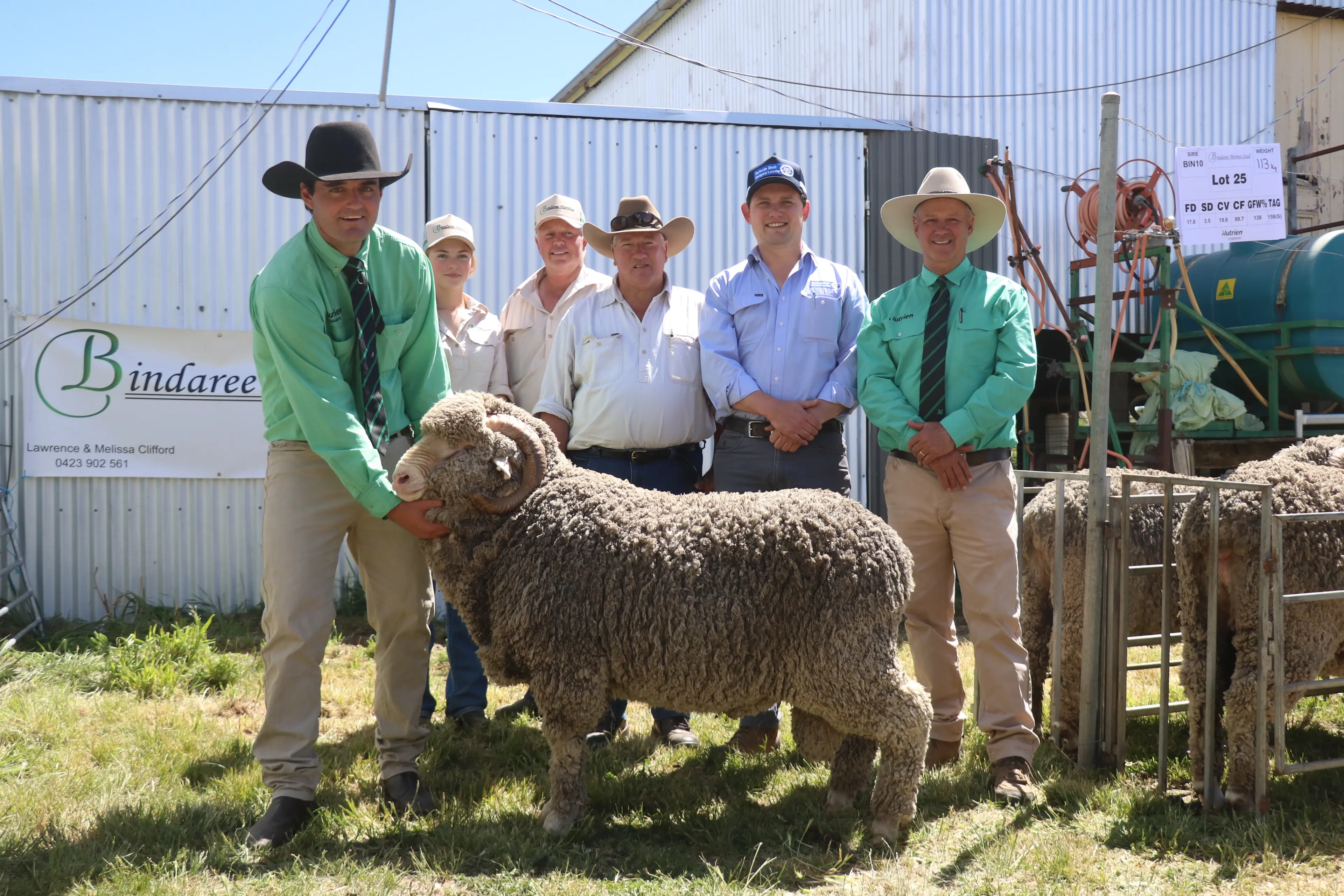 <p>IMPRESSED: Bindaree Merino Stud and Nutrien agents join buyers from Echo Park Merino Stud who collected the top priced ram for $7000. PHOTO: Nathan Thompson</p>\\n